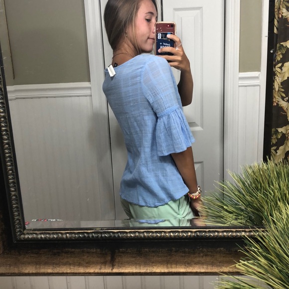 blue flowy top! - Picture 2 of 6